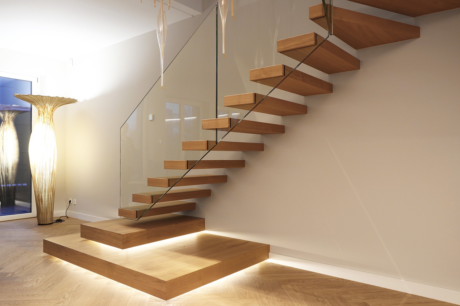 Консольная лестница на металлическом каркасе — фото 2