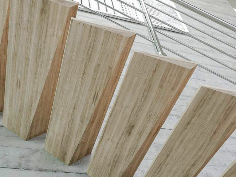 Консольная лестница со сложной геометрией ступеней в Millennium Park — фото 3